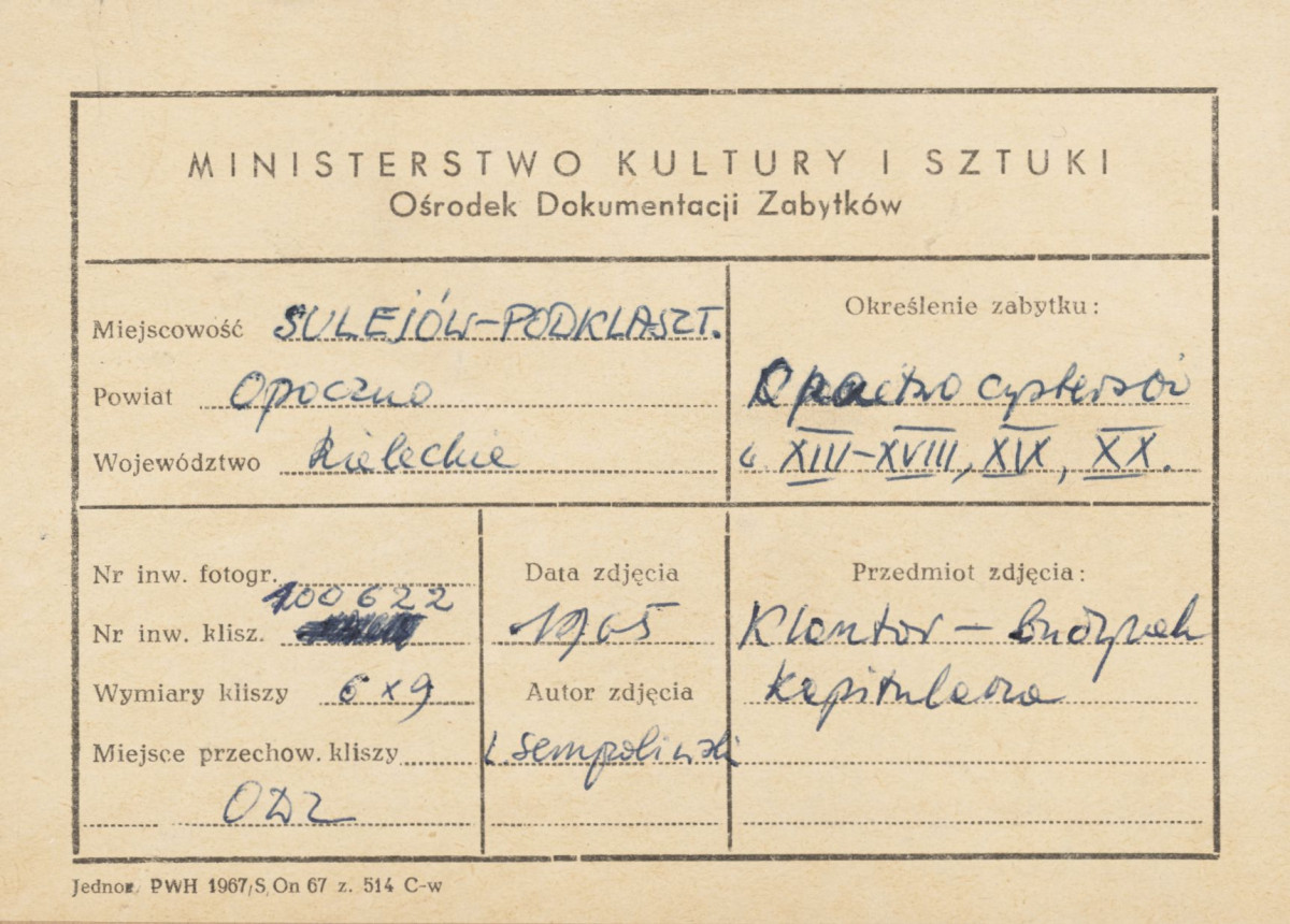 Zespół opactwa cystersów - widok od płd. - zach. na skrzydło wsch. klasztoru - kapitularz i fragment kościoła - metryczka, skan 1