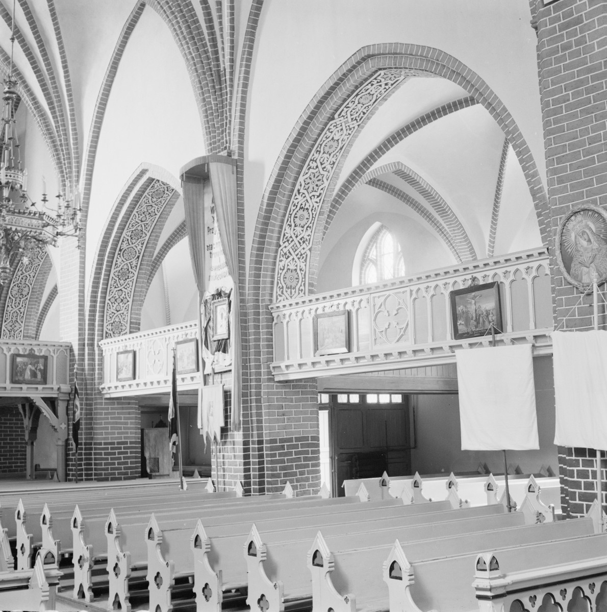kościół parafialny pw. Przemienienia Pańskiego - wnętrze, ściana północno-zachodnia - empora, skan 1