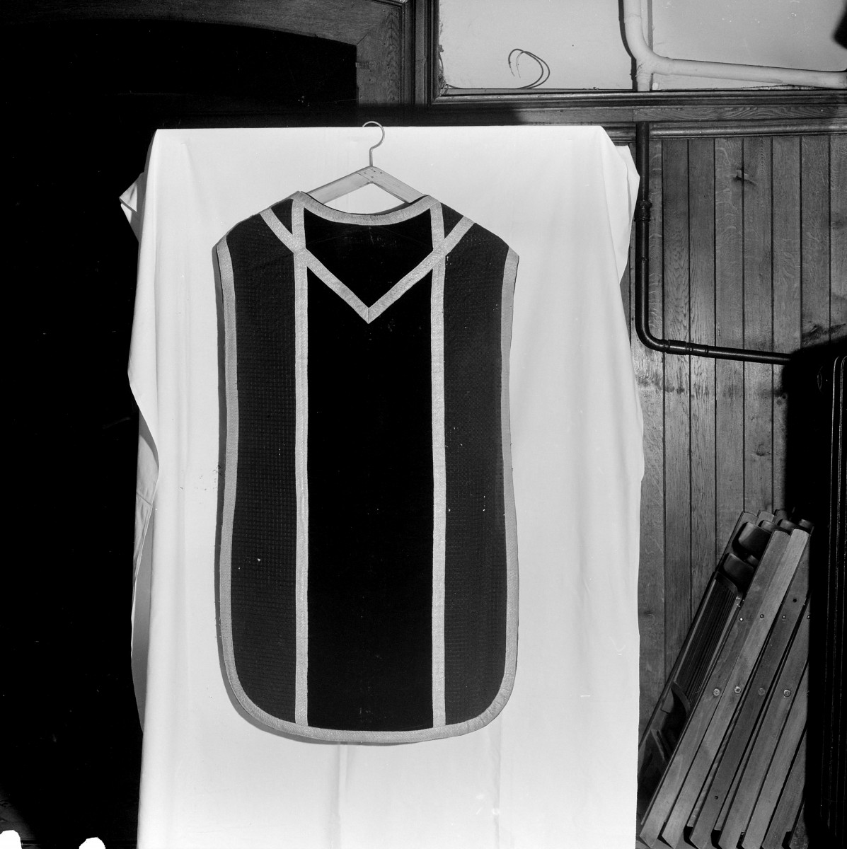 Skarbiec Katedralny - Ornat. Boki Polska 1888. Całość, tył., skan 1