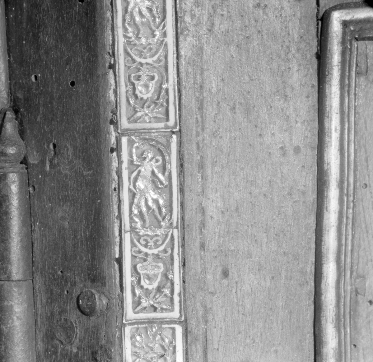 Kościół św. Józefa Oblubieńca i św. Antoniego z Padwy - tabernakulum z ok. 1740. Detale zdobienia., skan 1