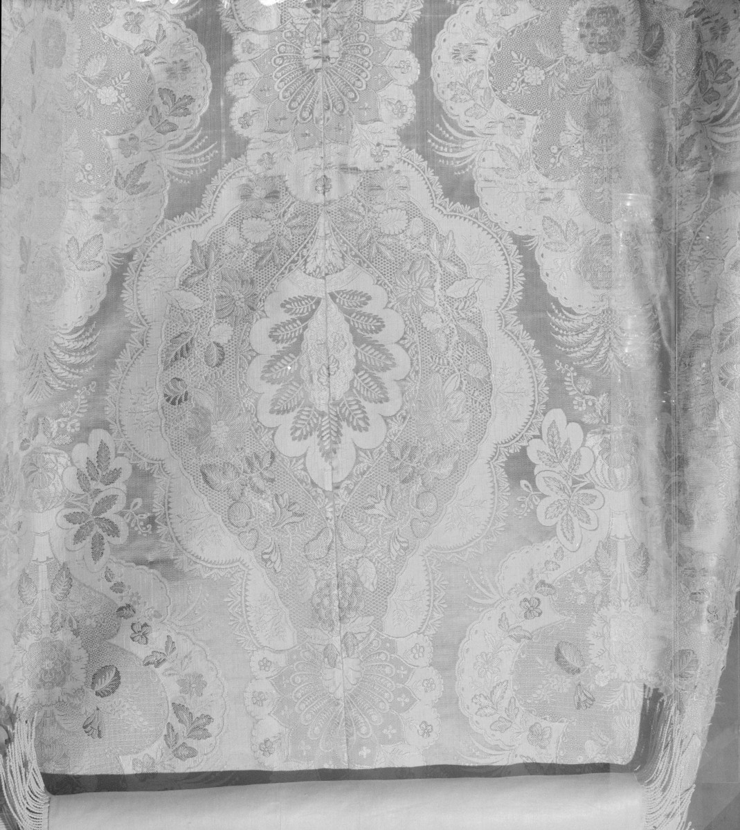 Skarbiec katedralny - Kapa i dalmatyka. Francja ok. 1755-65. Fragment raportu wzoru., skan 1