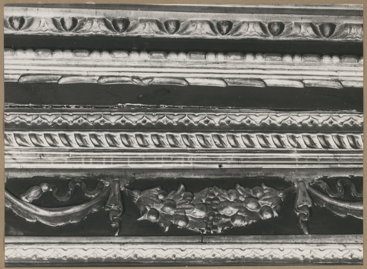 Pałac biskupów - wnętrze , II pokój senatorski , stolarka stropu- fragment, skan 1