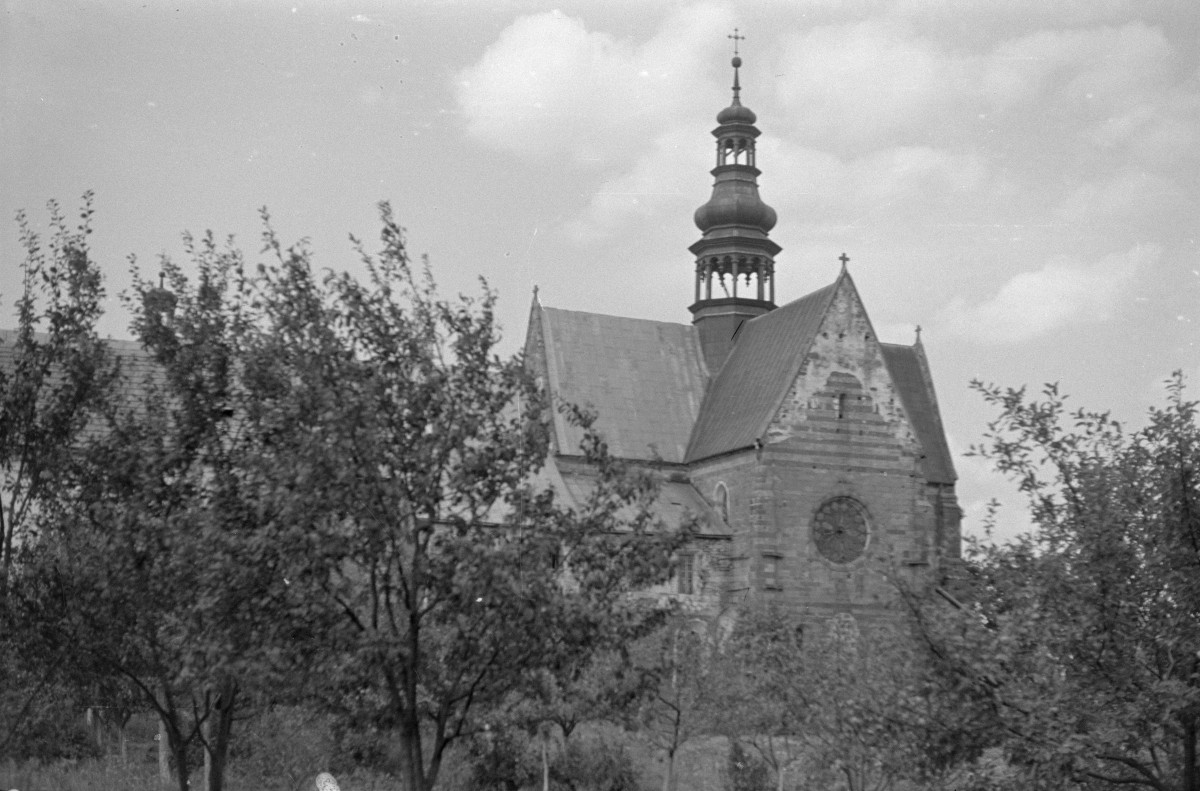 kościół par. pw. św. Floriana w zespole klasztornym oo. Cystersów, str. wschodnia, skan 1