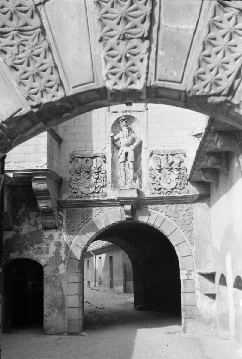 zamek - brama, skan 1