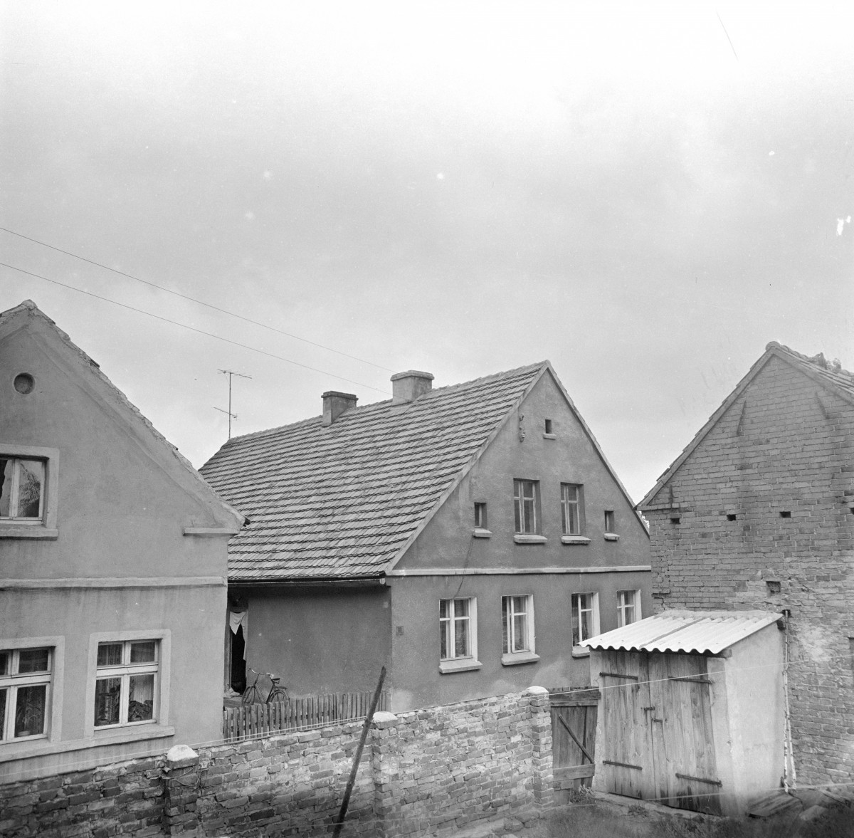 dom mieszkalny - elewacja frontowa, skan 1