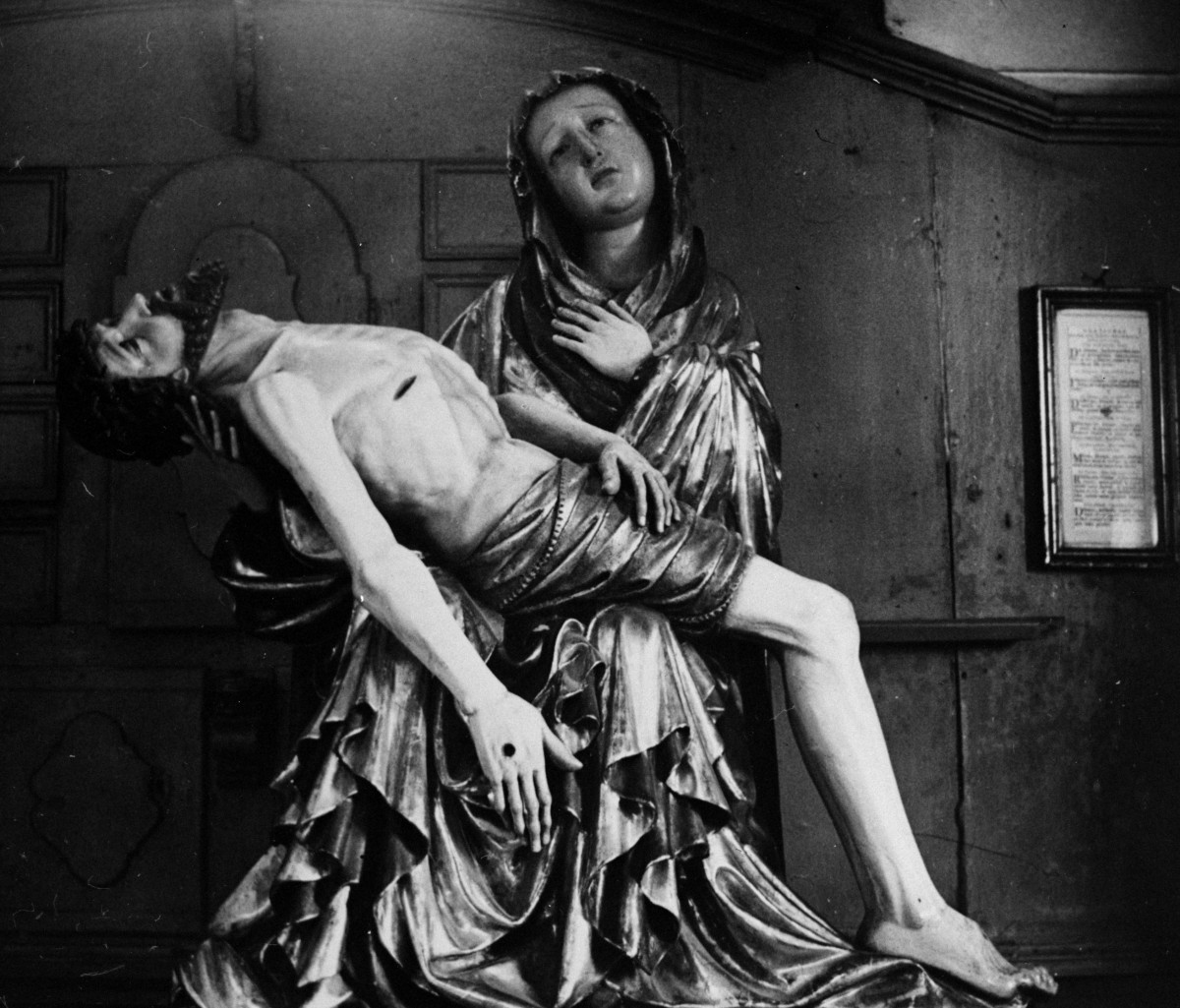 kościół pw. św. Jerzego - zbiory - rzeźba Pieta, skan 1