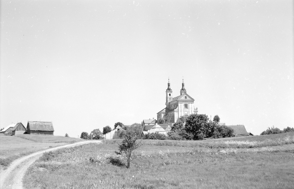 Kościół Niepokalanego Poczęcia Najświętszej Maryi Panny - widok ogólny, skan 1