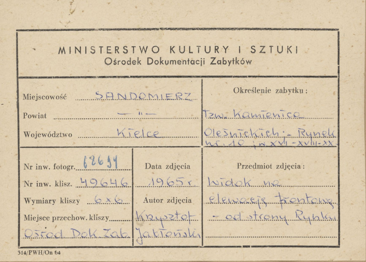 Kamienica Oleśnickich - widok od strony płd.-wsch. na fasadę po odbudowie - metryczka, skan 1