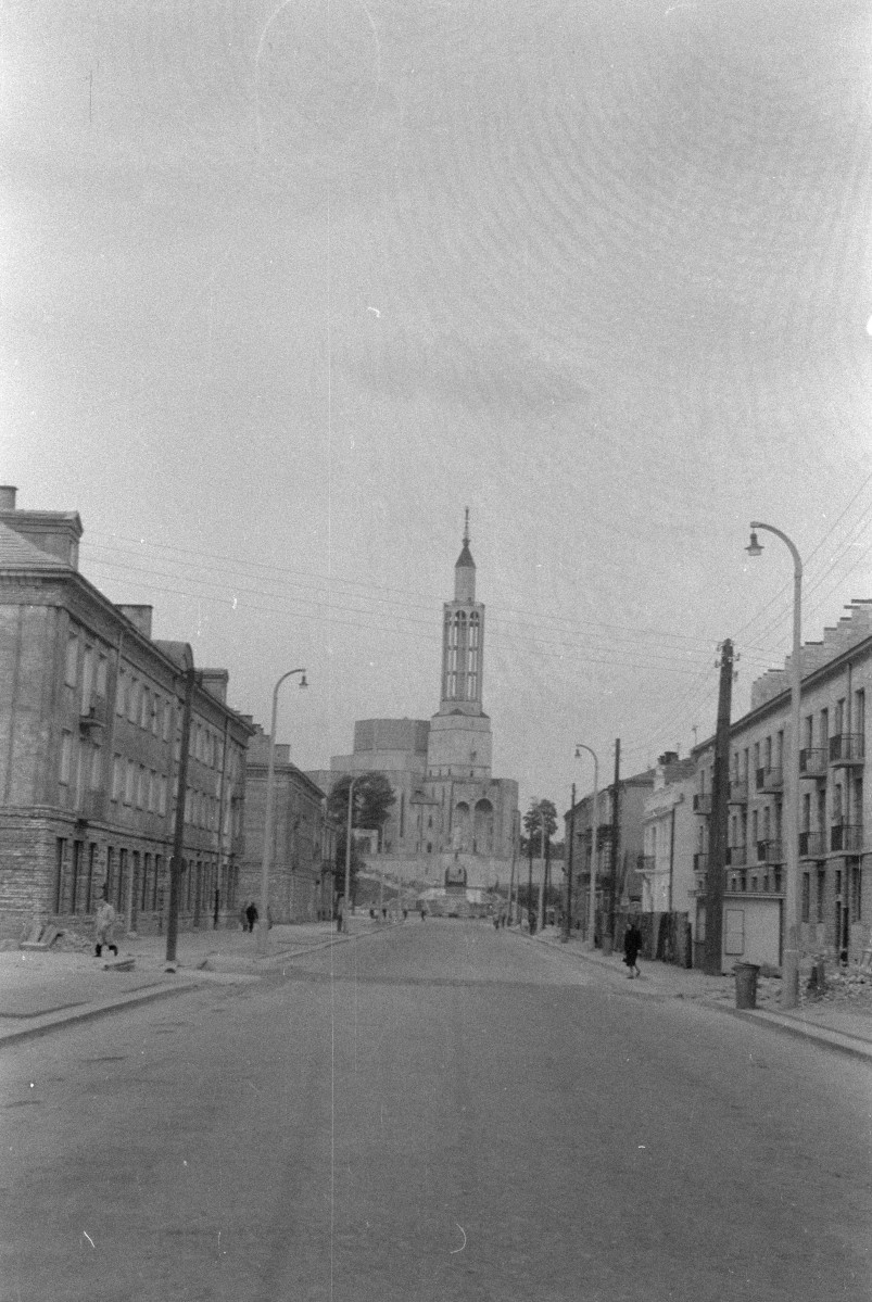 kościół św. Rocha - elewacja frontowa, widok ogólny od strony ul. Lipowej, skan 1