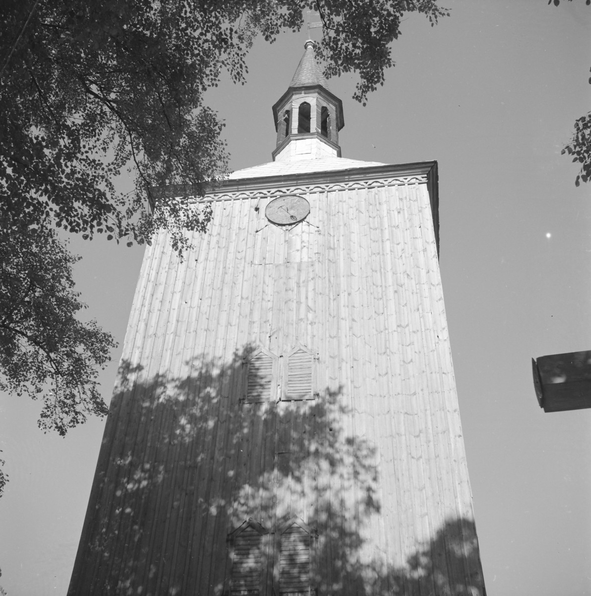 Kościół parafialny pw. św. Anny - wieża, zwieńczenie z zegarem., skan 1