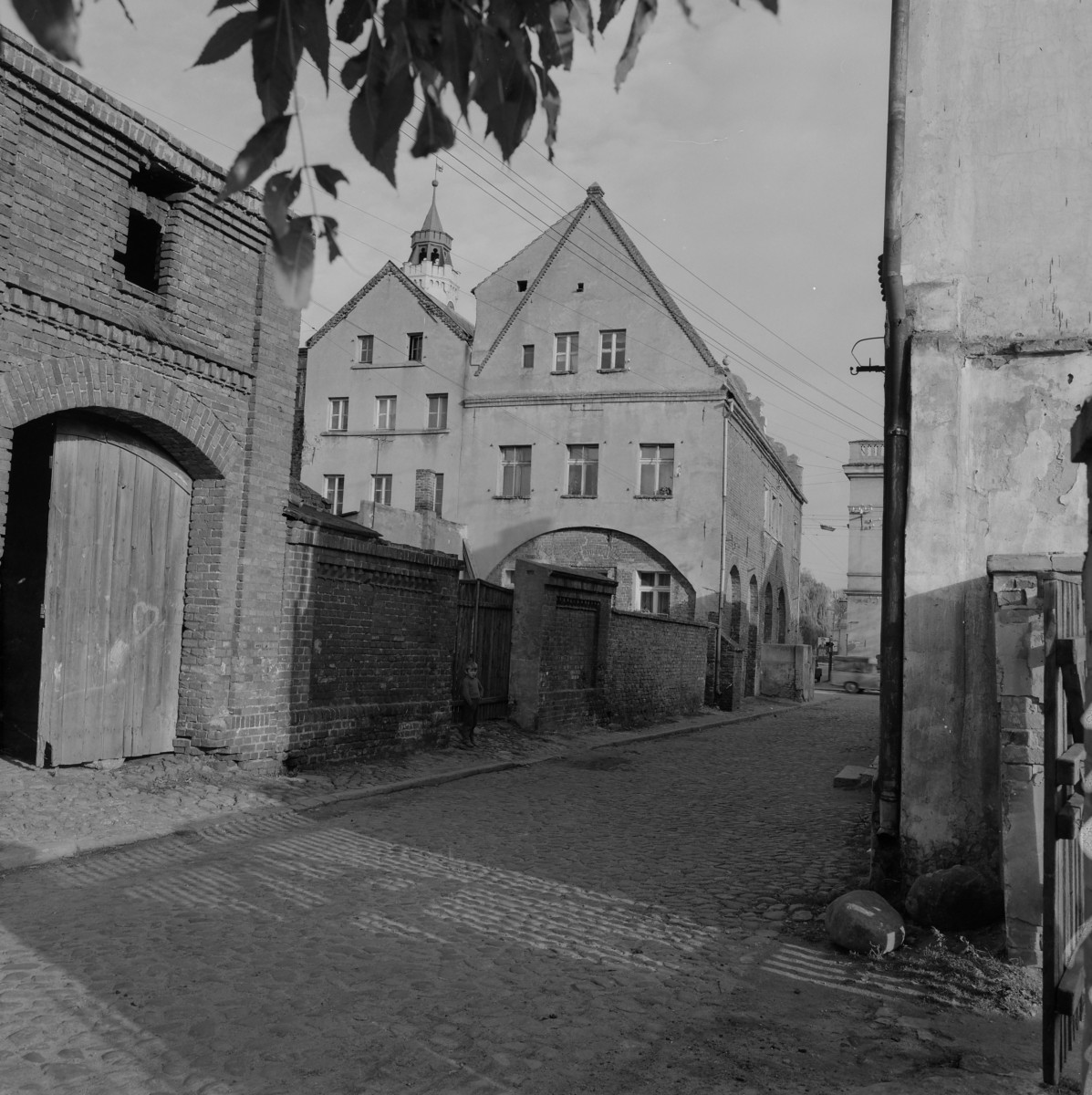 zabudowa miejska - uliczka, skan 1