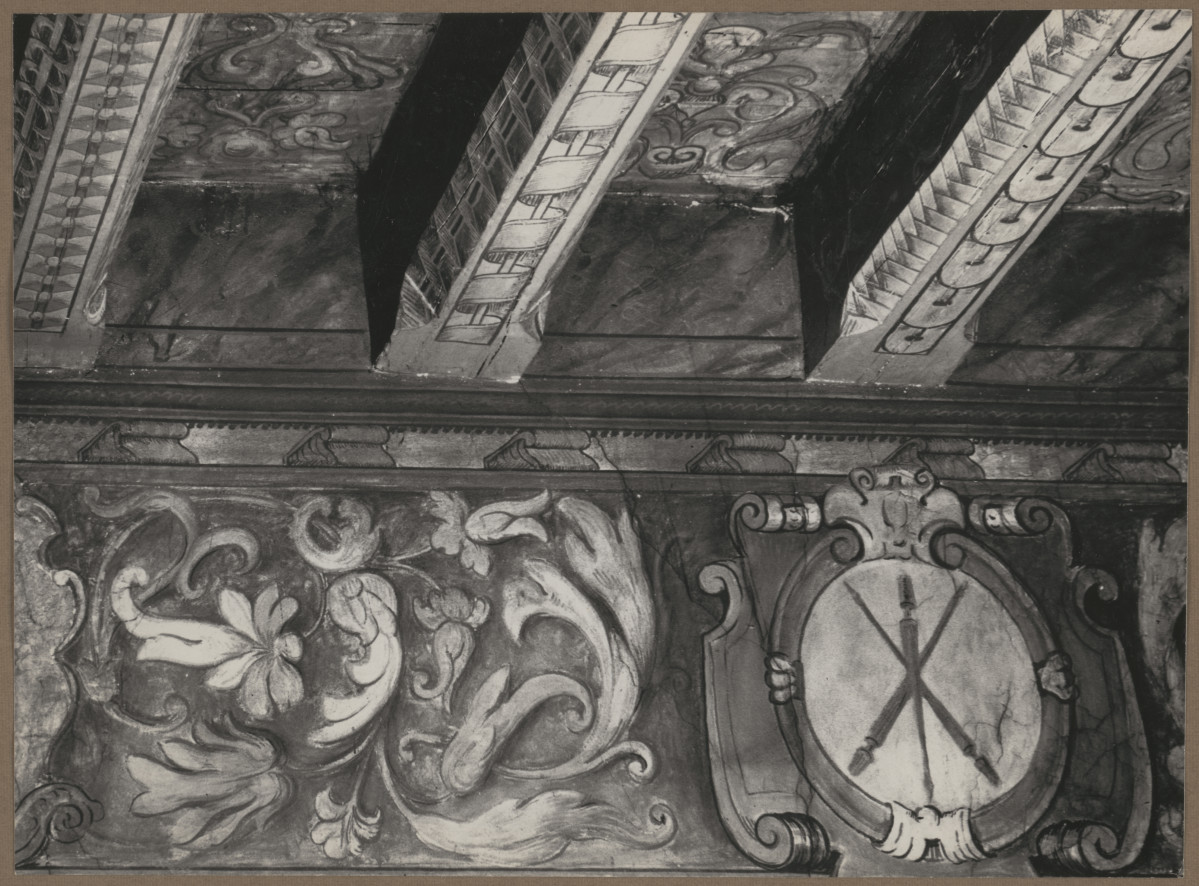 Pałac biskupów - wnętrze , I pokój kapituły,  fragment malowidła na fryzie, herb Jelita, skan 1