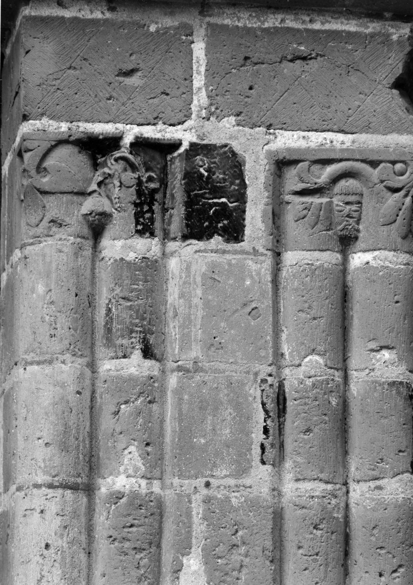 zespół klasztorny Dominikanów, kościół pw. św. Jakuba - portal północny - fragment, skan 1