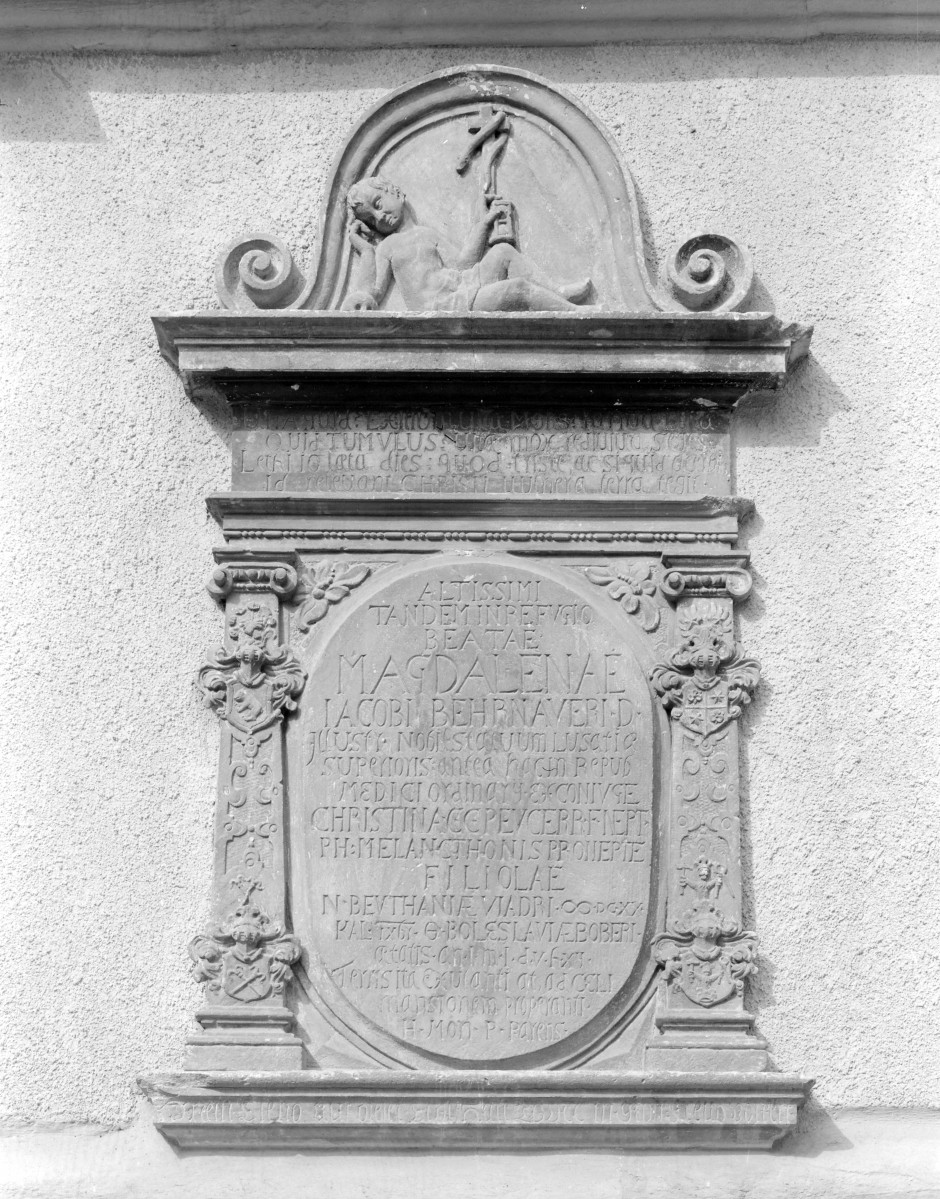 Kościół parafialny pw. Wniebowzięcia NMP i św. Mikołaja - epitafium Magdaleny Behrnaverid, skan 1