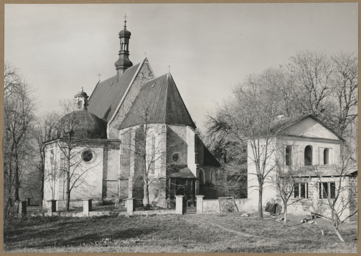 widok ogólny kościoła od wschodu , skan 1