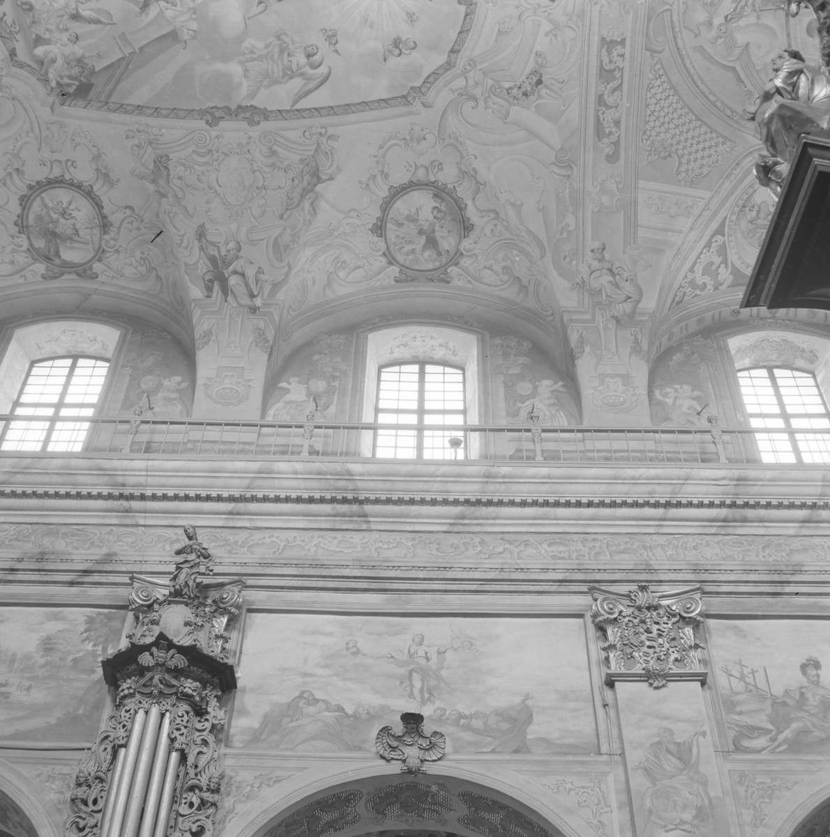 bazylika pw. Zwiastowania Najświętszej Marii Panny - wnętrze: nawa główna, fragment ściany północnej, 1618-28, skan 1