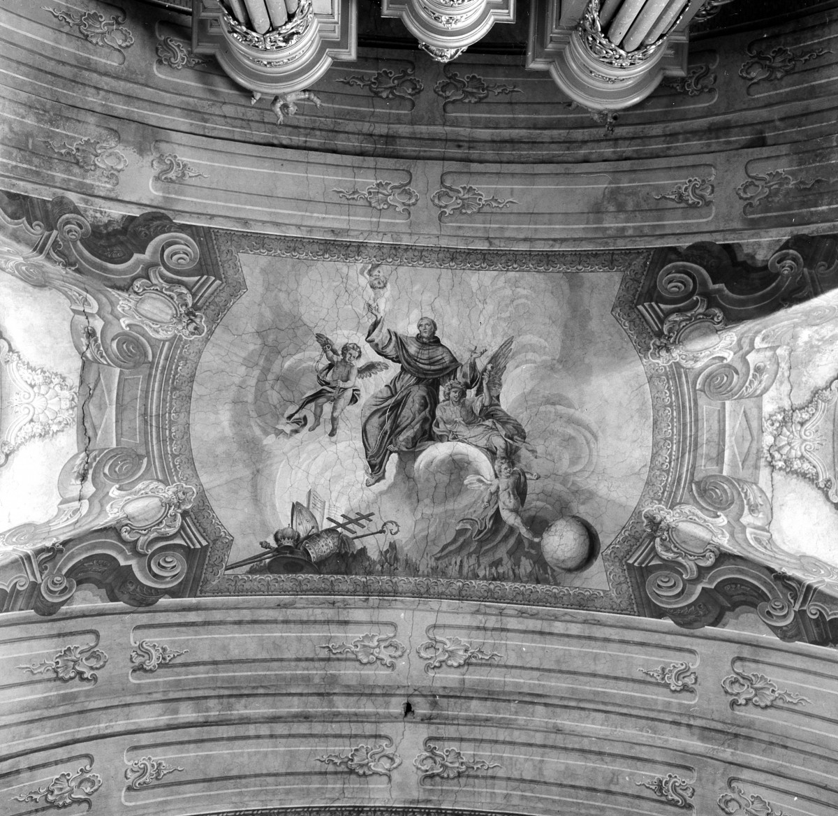 klasztor Franciszkanów - wnętrze, sklepienie z malowidłem, skan 1