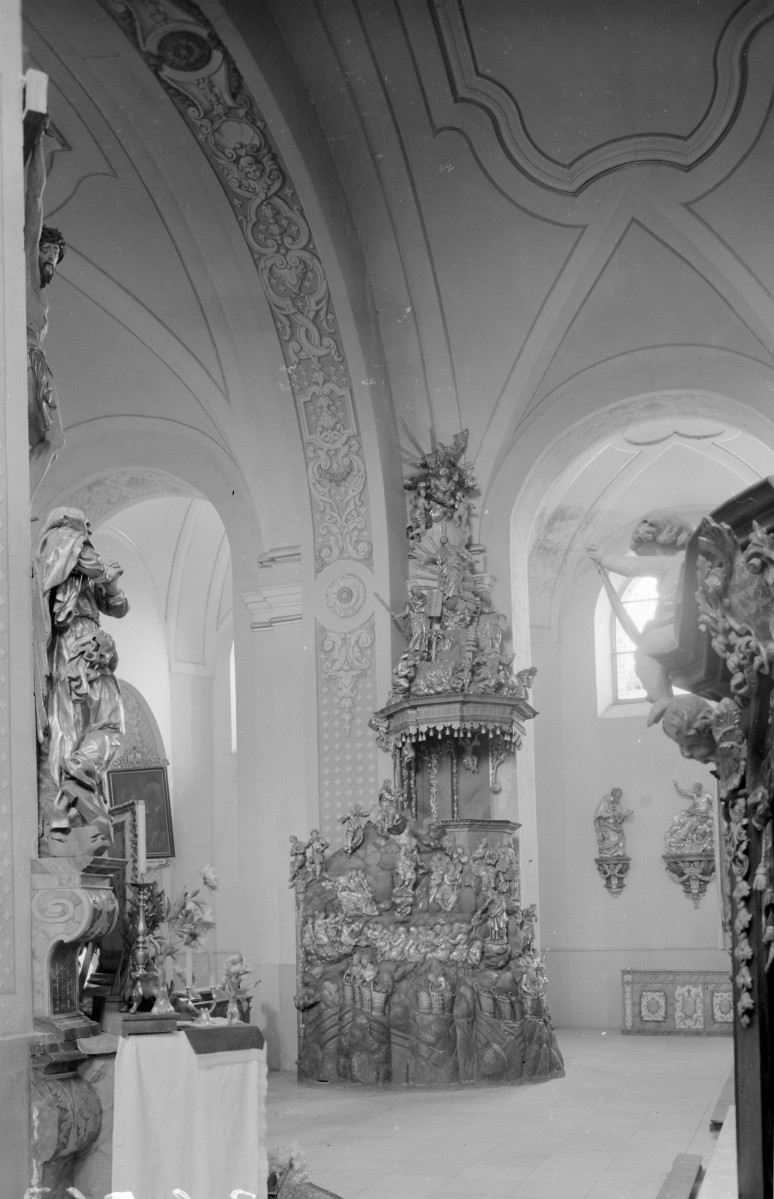 kościół pw. Jana Chrzciciela - Sanktuarium Matki Bożej Grodowieckiej – Jutrzenki Nadziei - wnętrze - ambona, skan 1