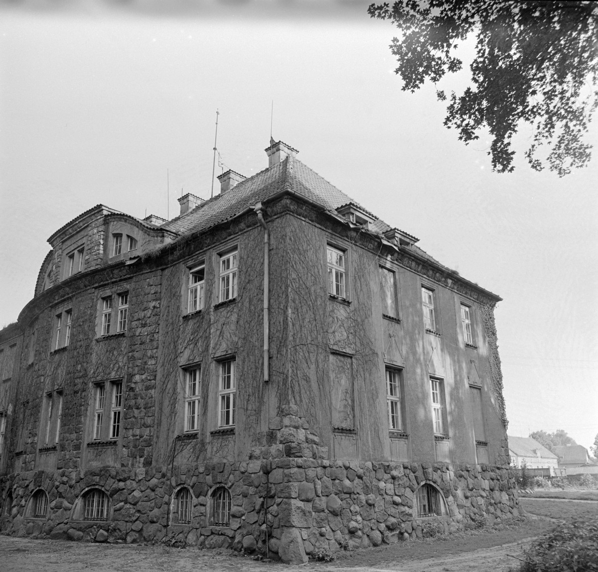 pałac - elewacja boczna, skan 1