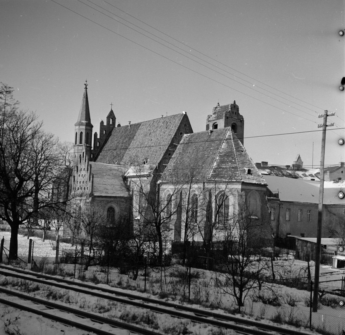 kościół klasztorny bernardynów, ob. garnizonowy pw. św. Jerzego - elewacja boczna, skan 1