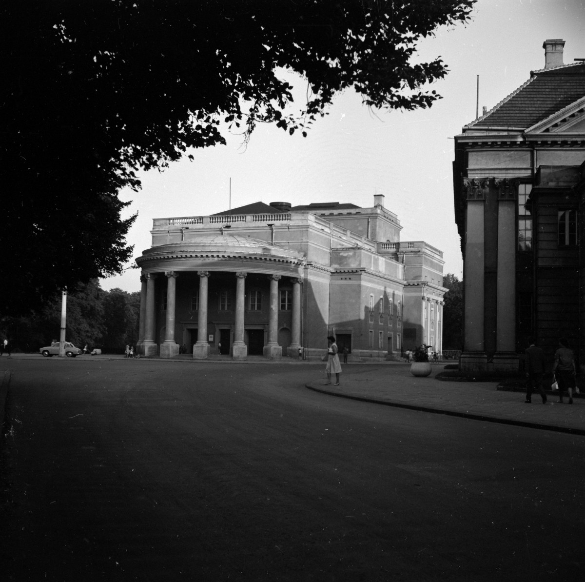 teatr im. Wojciecha Bogusławskiego - widok ogólny, skan 1
