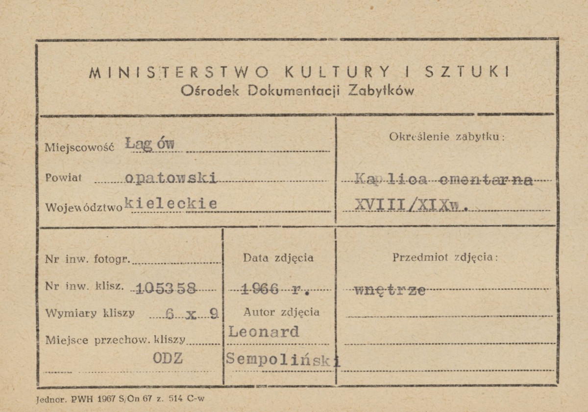 Kaplica cmentarna - wnętrze, widok na ołtarz - metryczka


, skan 1