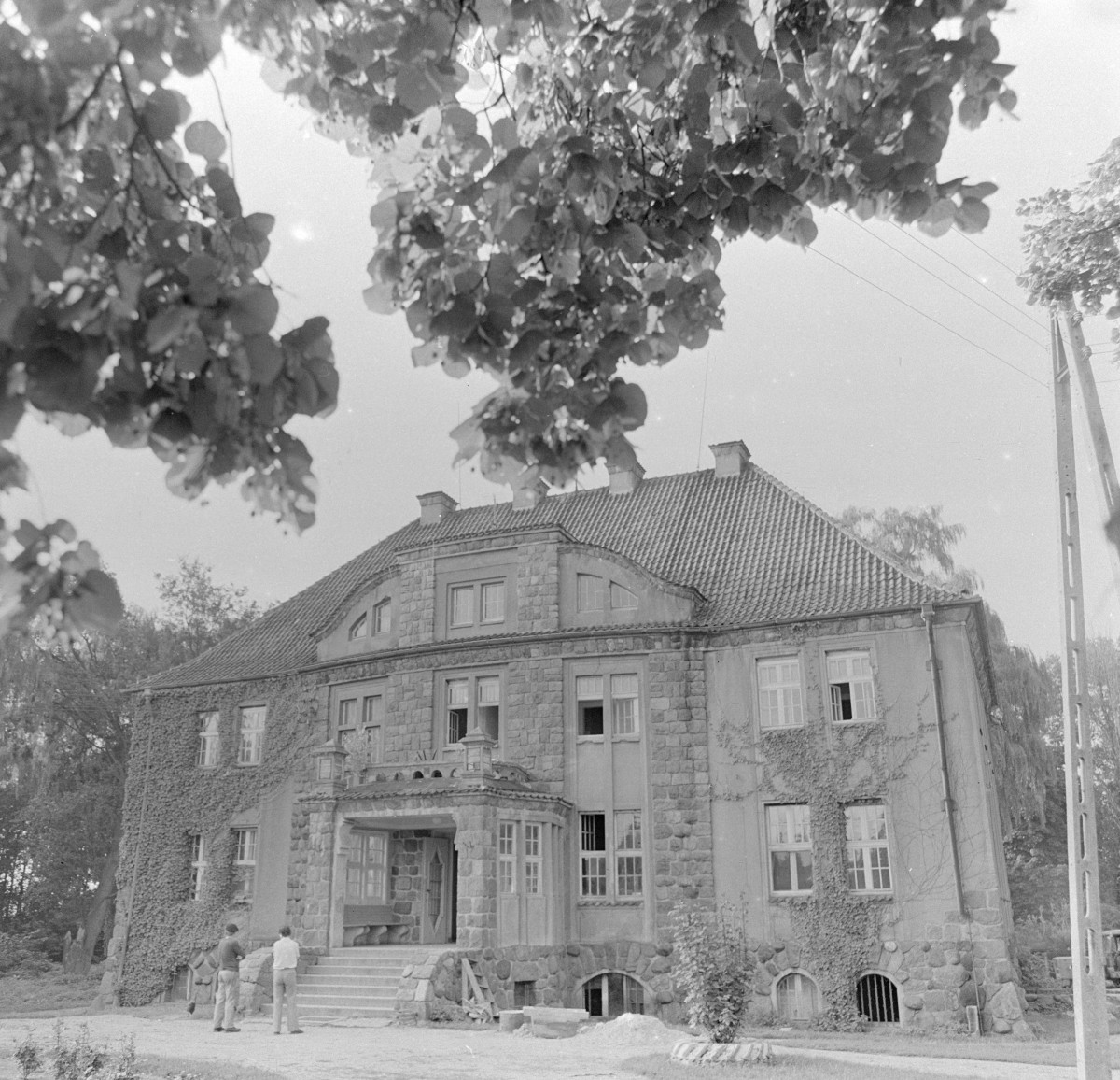 pałac - elewacja frontowa, skan 1