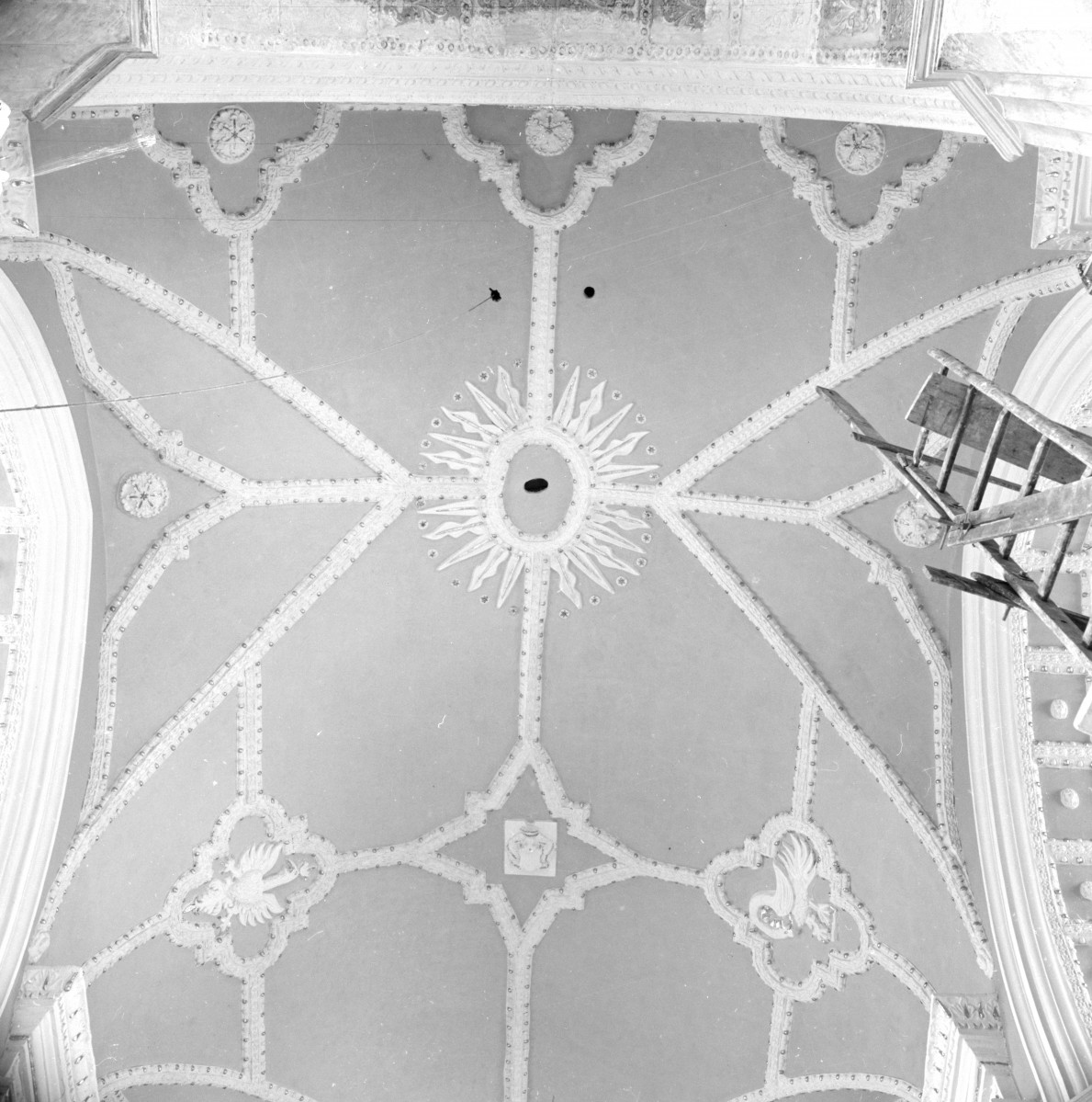 kościół św. Stanisława Biskupa - wnętrze, sklepienie nawy głównej, skan 1