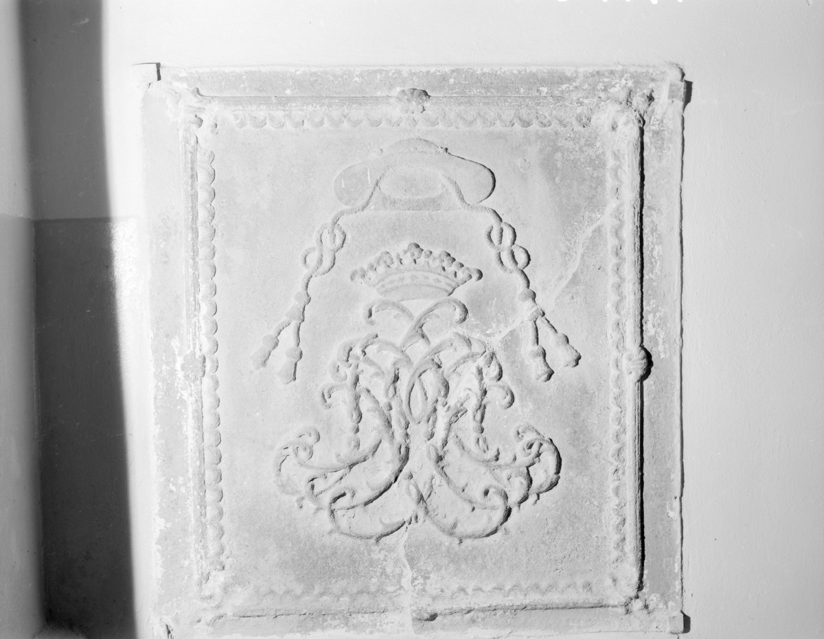 Opactwo Cystersów - krużganki i płyta nagrobna., skan 1