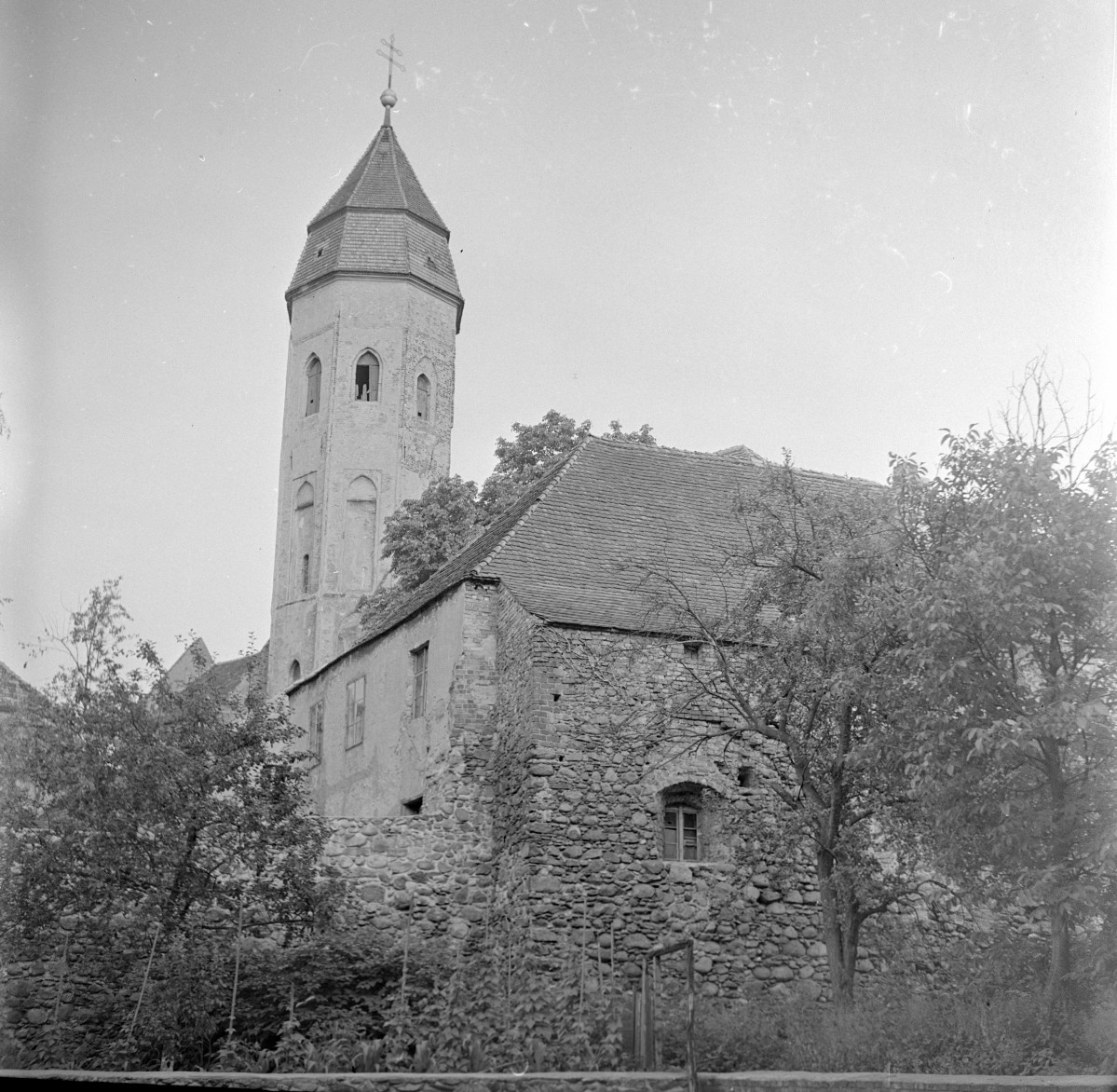 fragment murów obronnych (fara i wieża), skan 1