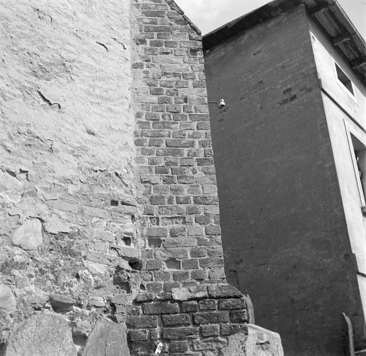 kościół pw. Ducha Świętego - elewacja boczna - przypora, skan 1