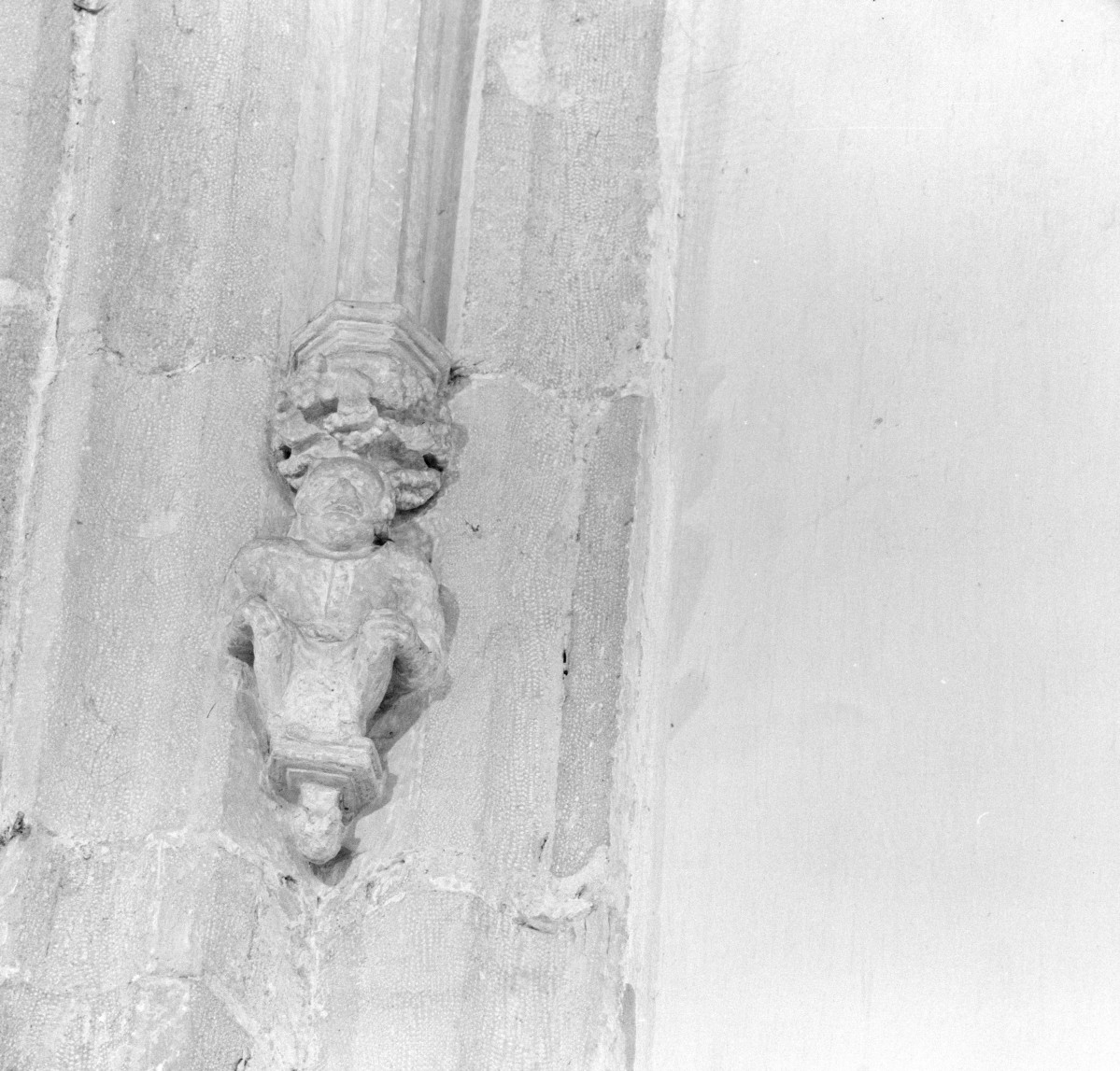 kościół pw. śś. Piotra i Pawła - wnętrze - konsola sklepienia, skan 1