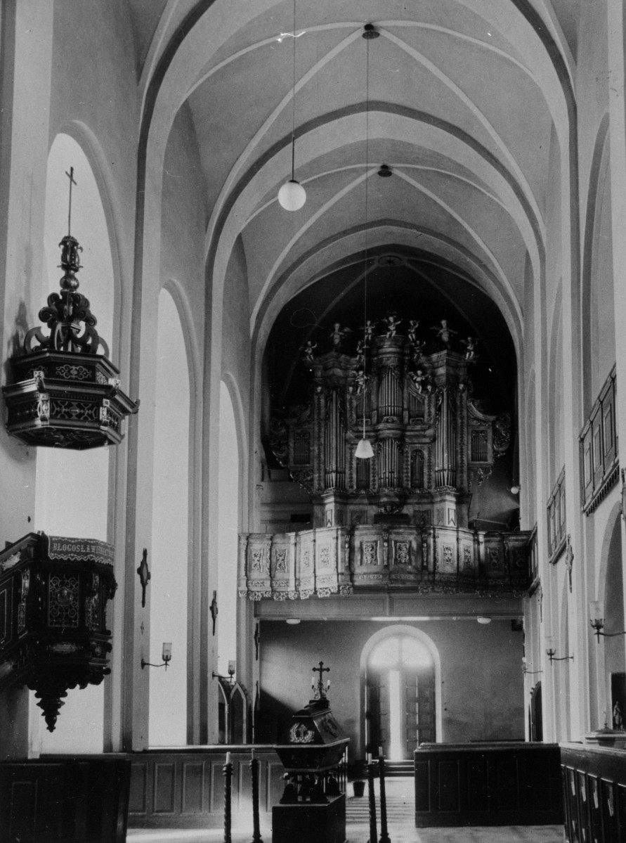 kościół pw. Najświętszej Maryi Panny Matki Pocieszenia /były Kościół Matki Bożej Pocieszenia/ - wnętrze - nawa główna - chór - organy, skan 1