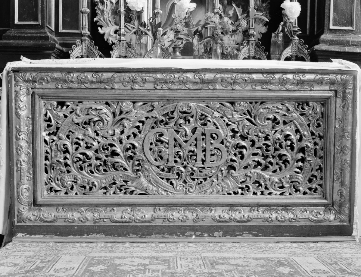 katedra św. Stanisława i św. Wacława - wnętrze, ołtarz boczny w lewej nawie, antypedium, skan 1