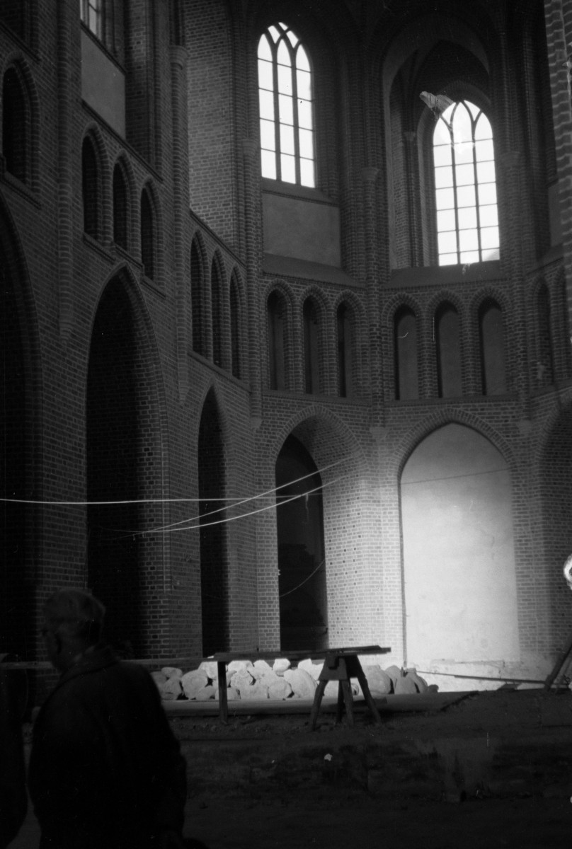 katedra - fragment wnetrza fary, skan 1