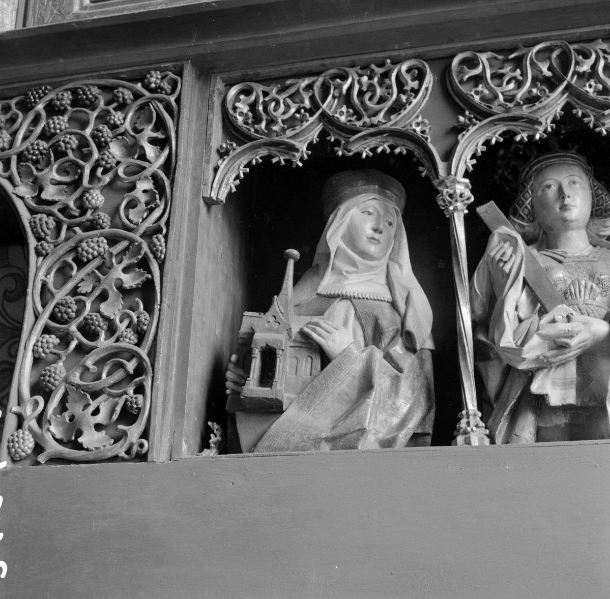 Katedra pw. św. Stanisława Biskupa i Męczennika i św. Wacława Męczennika - wnętrze: fragment ołtarza Zaśnięcia Najświętszej Marii Panny, fragment predelli, skan 1