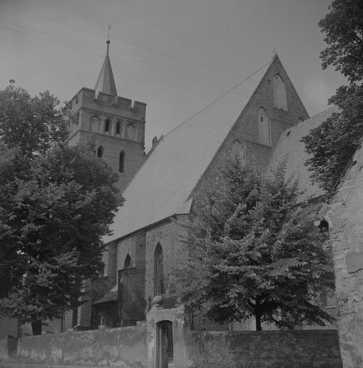 kościół św. Katarzyny - elewacja południowa, skan 1