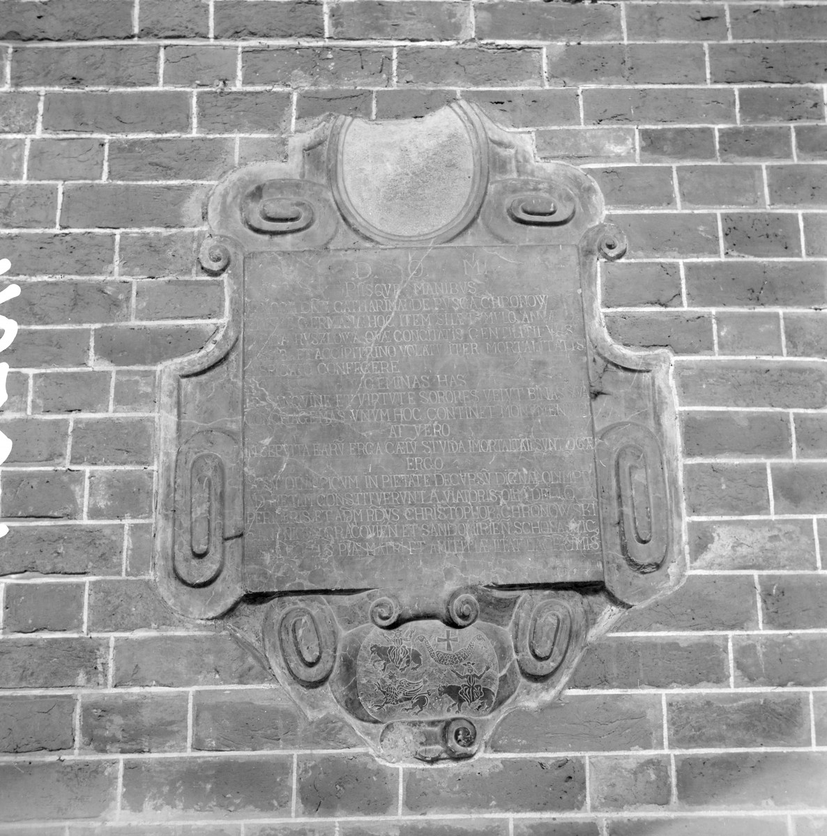 kościół dominikański pw. św. Jakuba - wnętrze: epitafium w nawie bocznej, skan 1