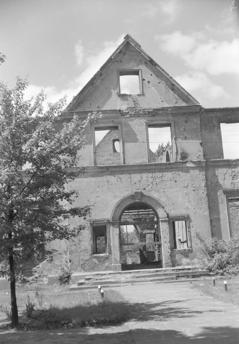 kolegium dawne foresteriumprzy klasztorze Kamedułów - front, skan 1