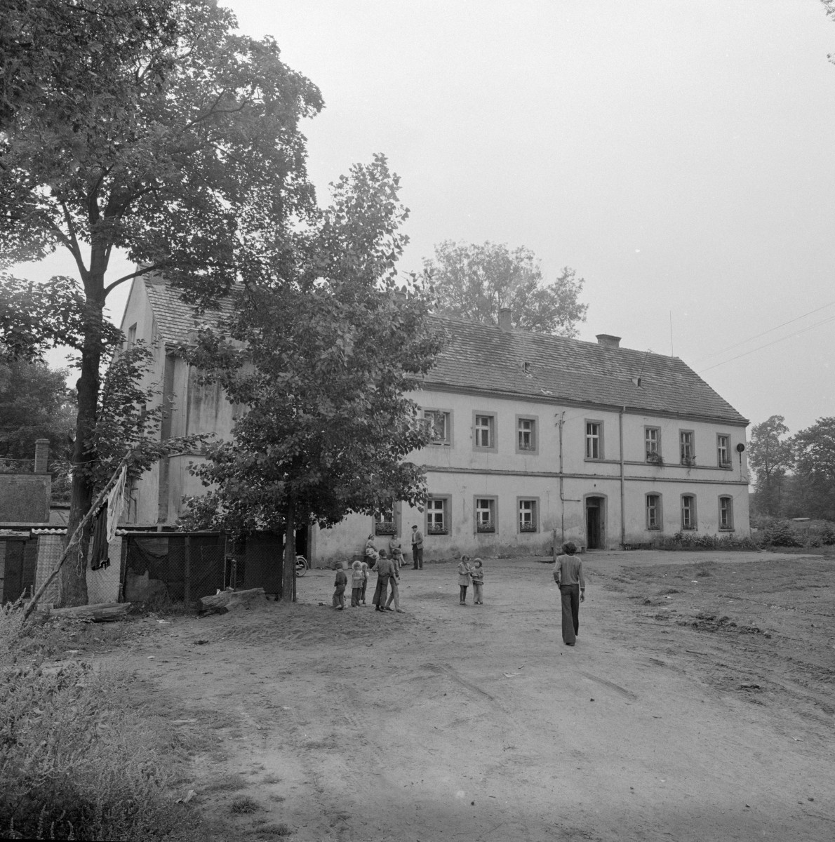 oficyna - widok ogólny, skan 1