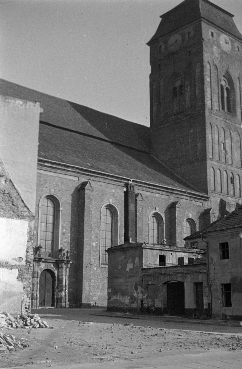 kościół WNM Marii Panny - wieża i elwacja, skan 1