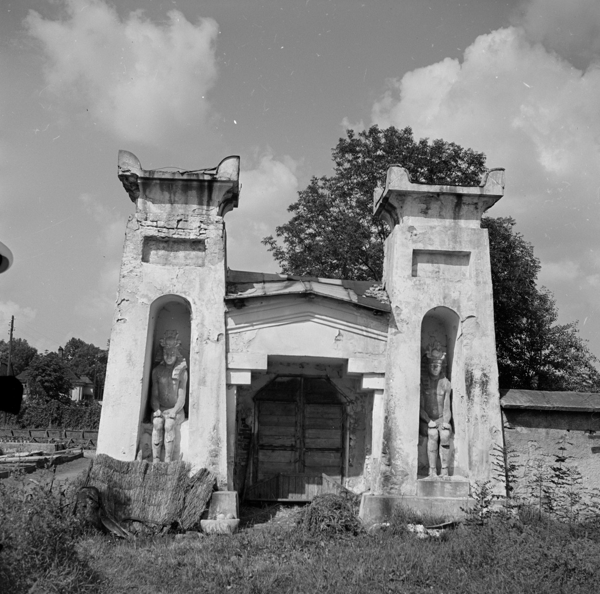 pałac Małachowskich - oranżeria egipska, elewacja wschodnia, portal, skan 1