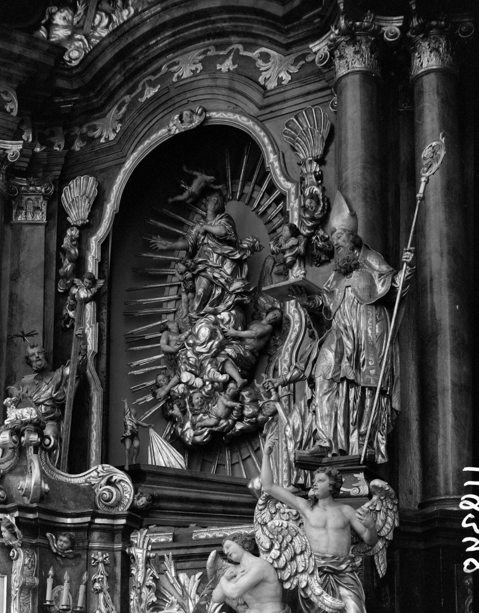 kościół pw. Wniebowzięcia Najświętszej Maryi Panny i św. Mikołaja - wnętrze - prezbiterium - ołtarz główny pw. Wniebowzięcia NMP - fragment centralna, skan 1