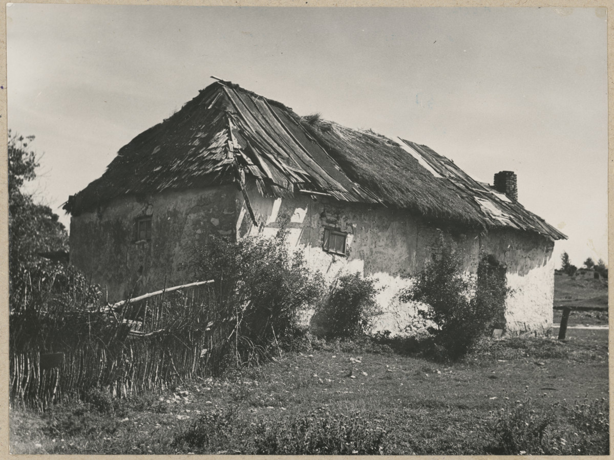 Budynek d. kuźni , widok od tyłu

, skan 1