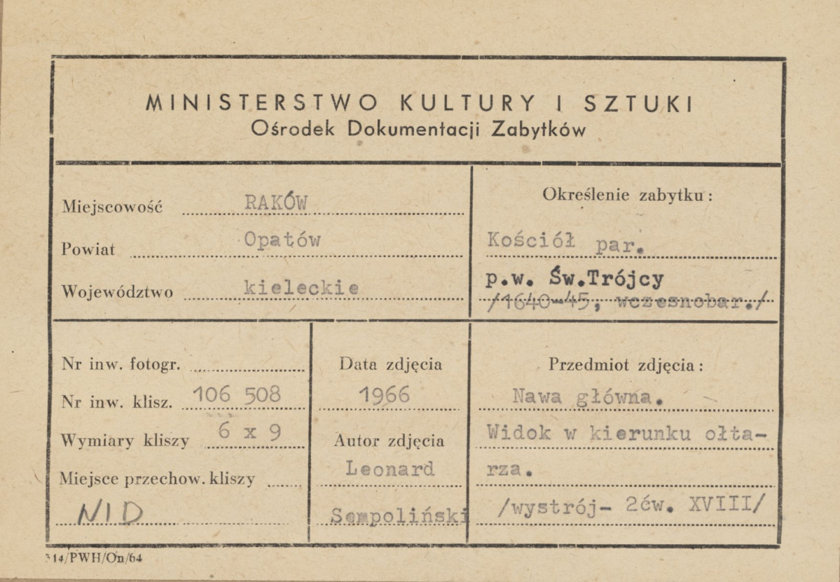 Kościół parafialny - wnętrze, widok z nawy w kierunku prezbiterium - metryczka, skan 1