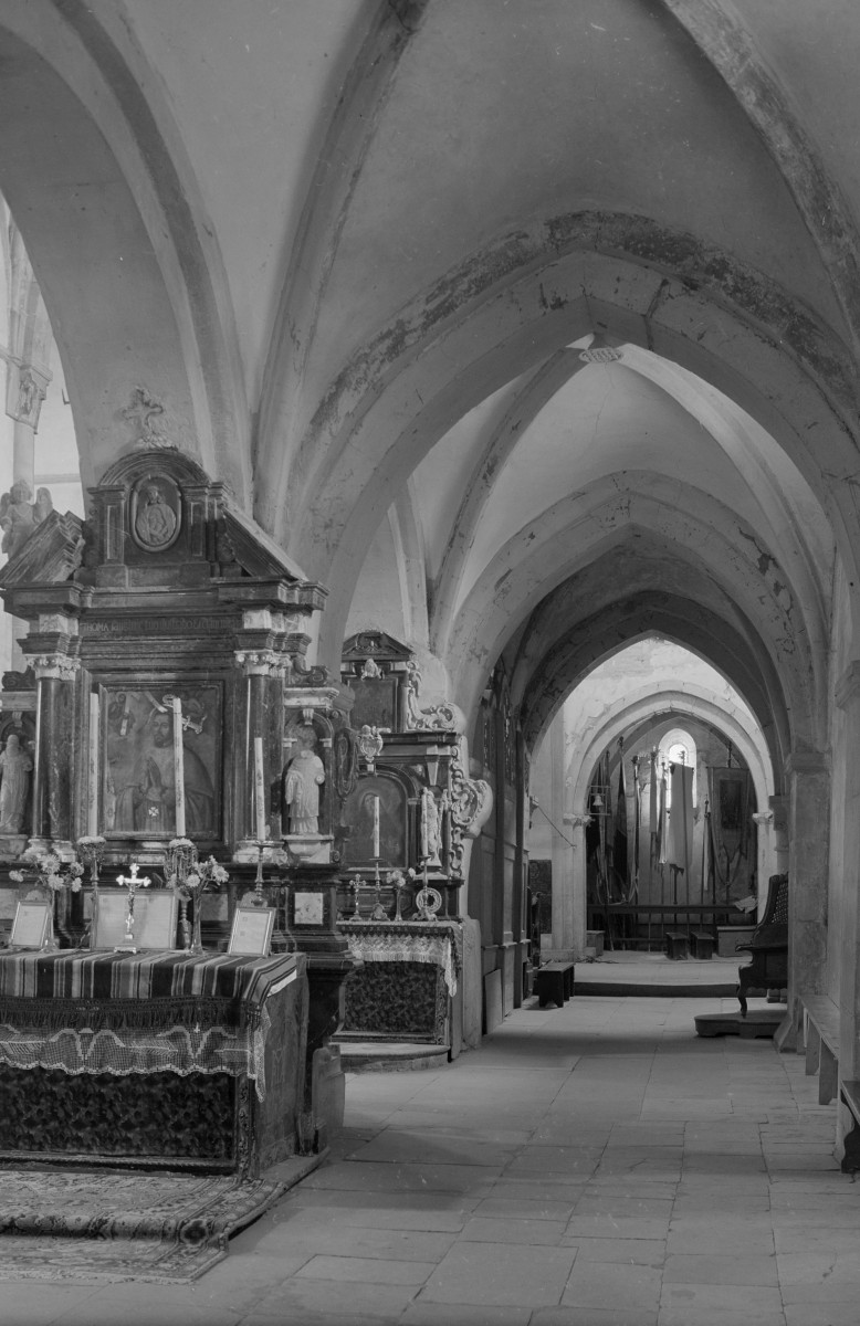 opactwo cysterskie, kościół -  wnętrze: nawa boczna południowa, skan 1