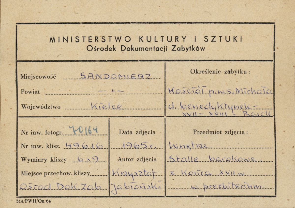 Zespół klasztorny ss. Benedyktynek - kościół, wnętrze, widok na stalle - metryczka, skan 1