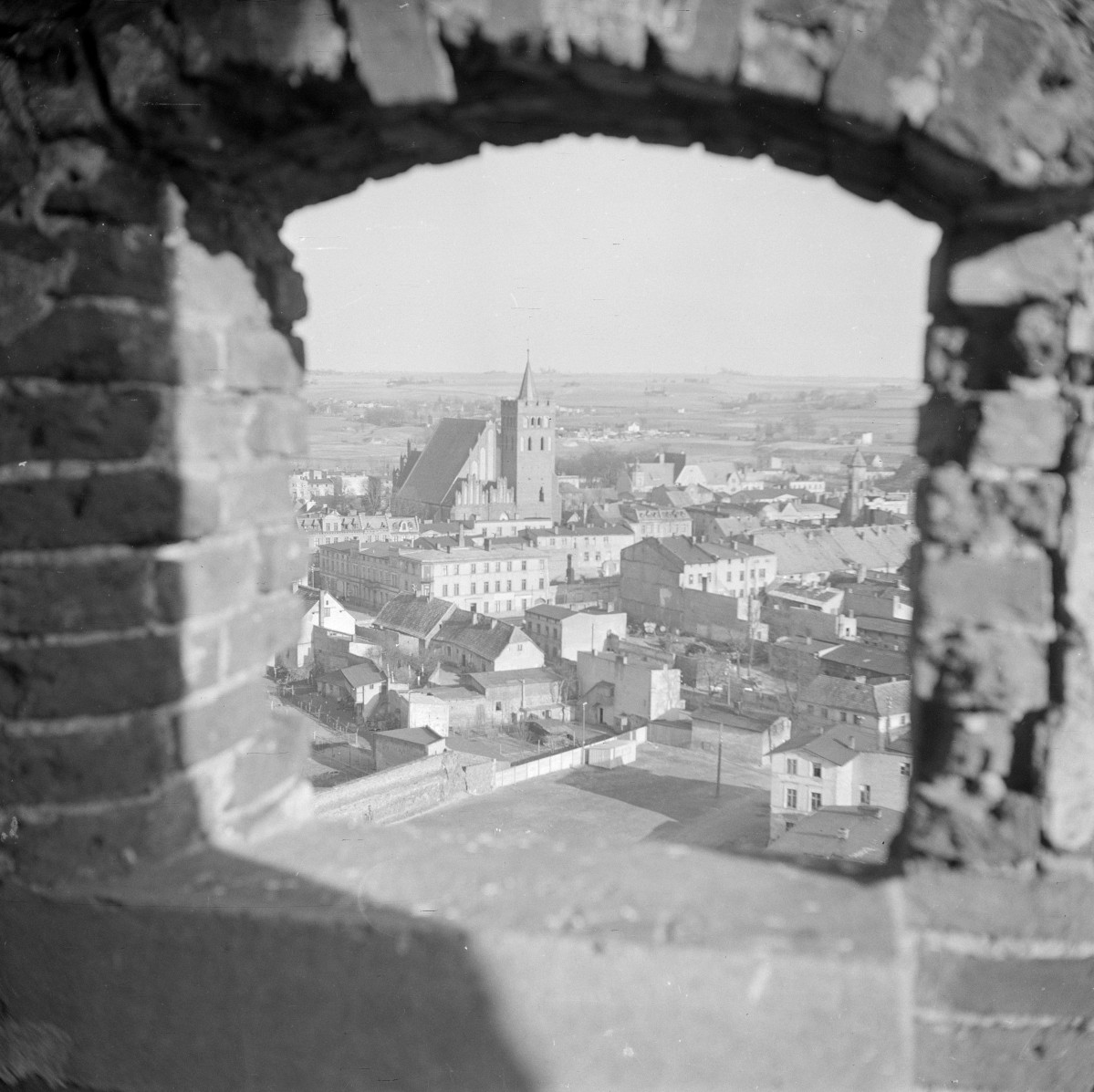 panorama miasta - widok z okna wieży zamkowej, skan 1