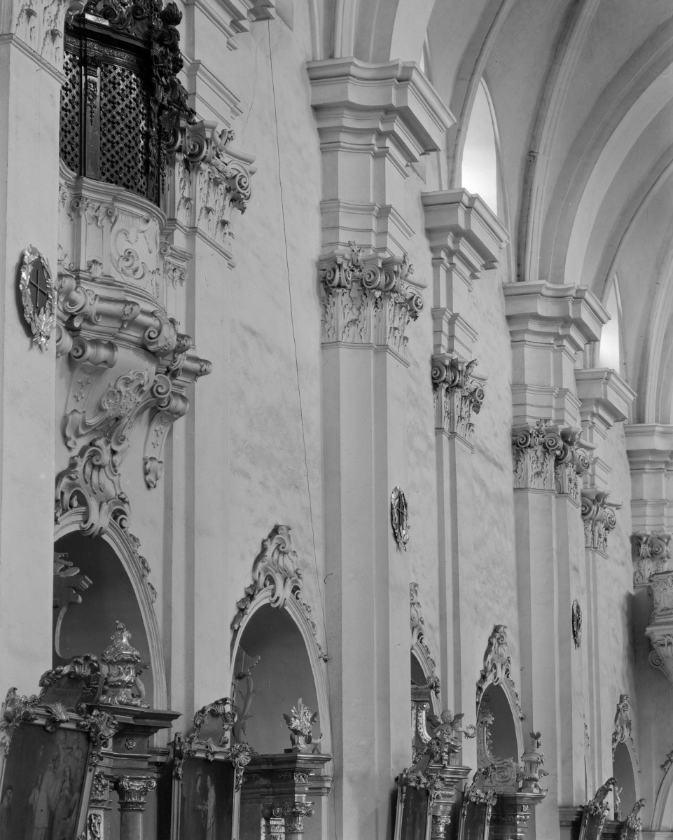 sanktuarium św. Jadwigi Śląskiej - kościół, ściana nawy głównej, skan 1