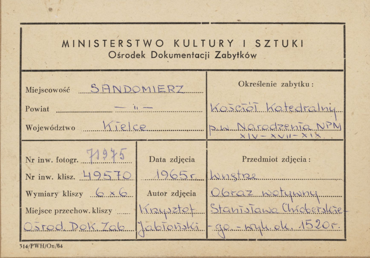 Katedra - wnętrze, widok na obraz na filarze międzynawowym - metryczka, skan 1